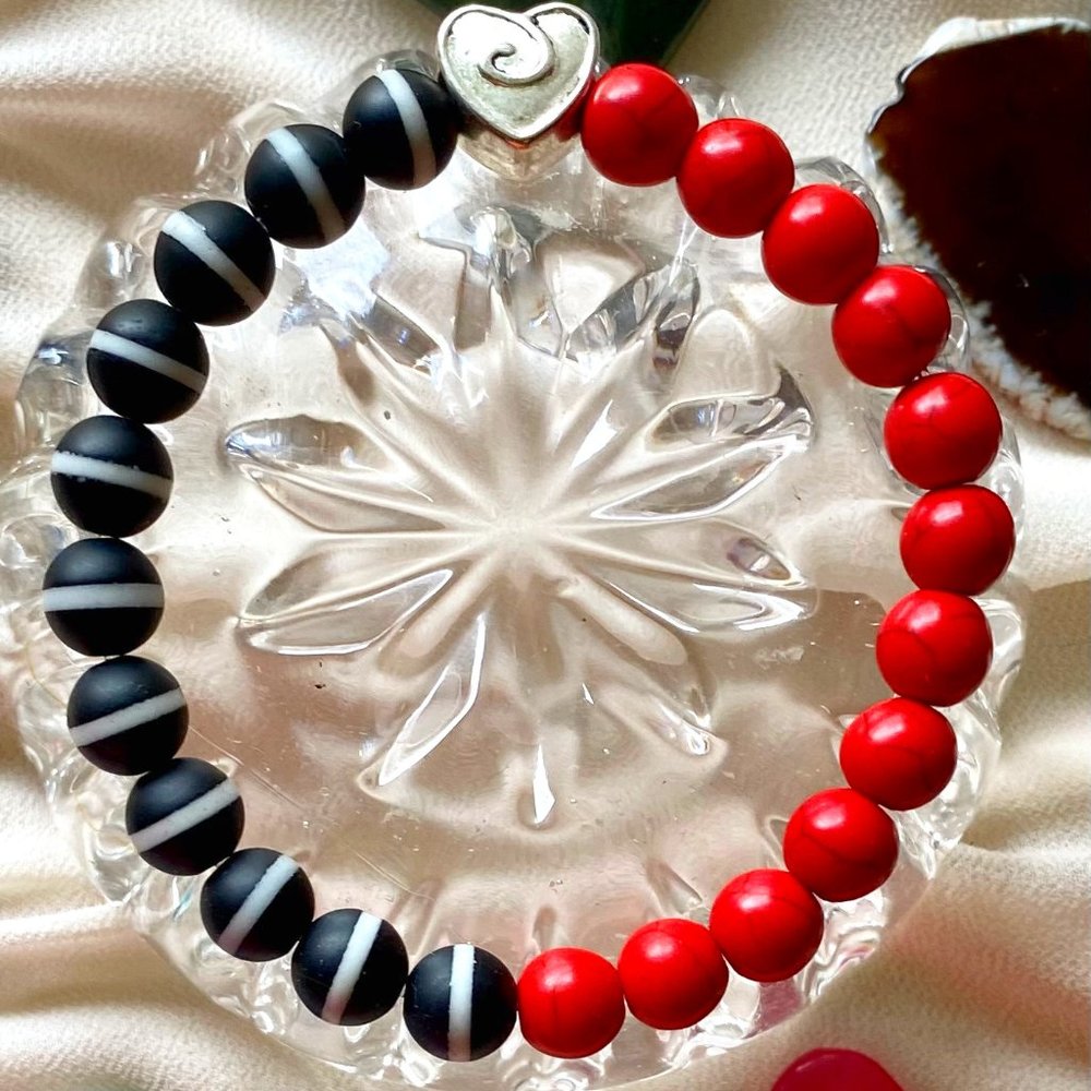 Black Onyx and Red Howelite precious stones silver color HEART Bracelet